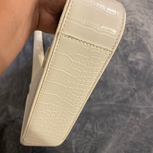 Fashion White ParisLe 5 a 7 Croc Embossed Shoulder Bag with Gold Mono Accents - Picture 5 of 11